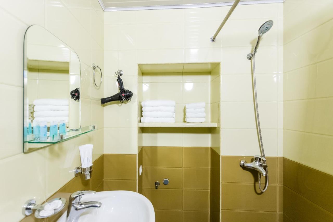Rustaveli Two Bedroom Apartment With 5 Star Location 第比利斯 外观 照片