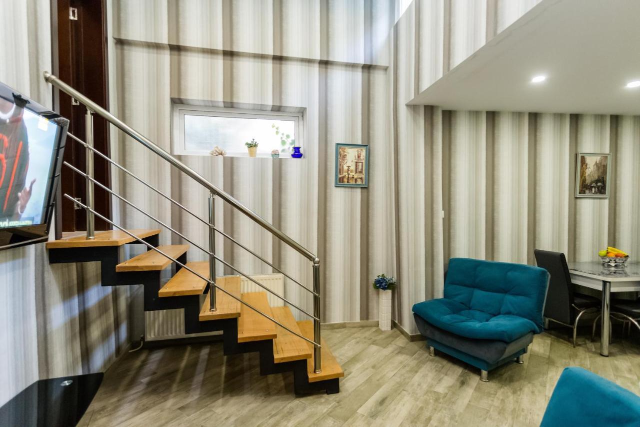 Rustaveli Two Bedroom Apartment With 5 Star Location 第比利斯 外观 照片