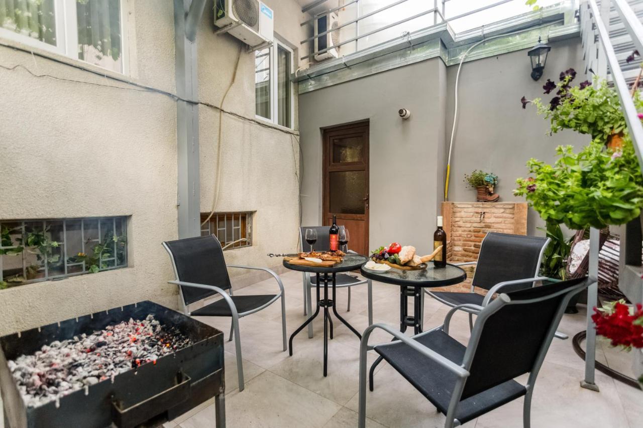 Rustaveli Two Bedroom Apartment With 5 Star Location 第比利斯 外观 照片