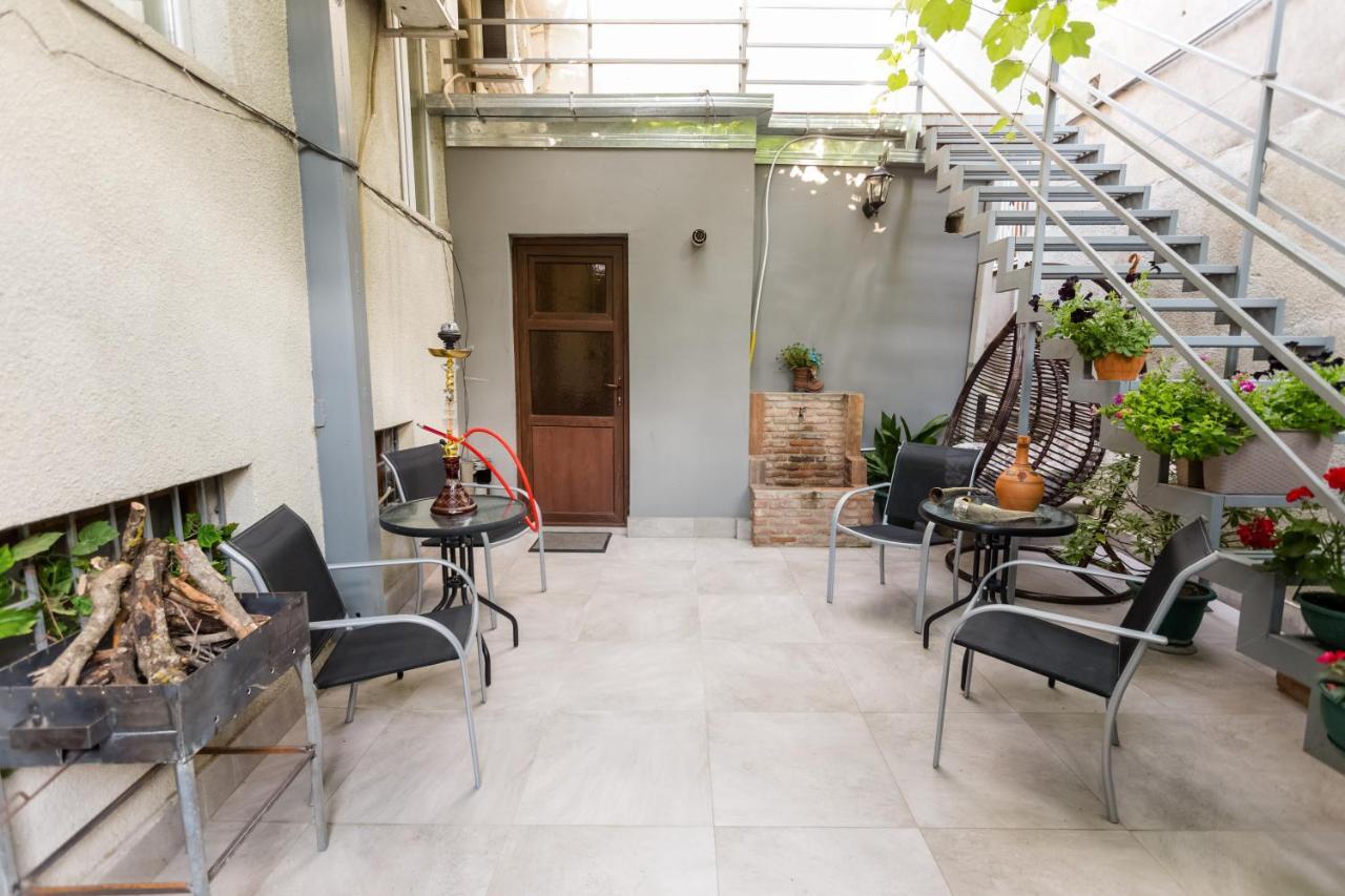 Rustaveli Two Bedroom Apartment With 5 Star Location 第比利斯 外观 照片