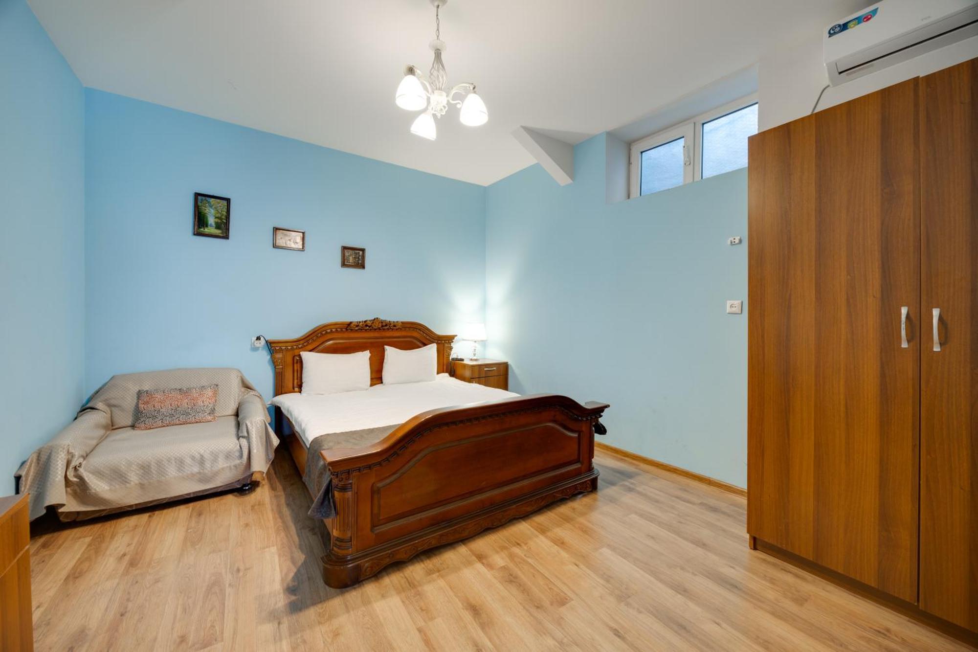 Rustaveli Two Bedroom Apartment With 5 Star Location 第比利斯 外观 照片