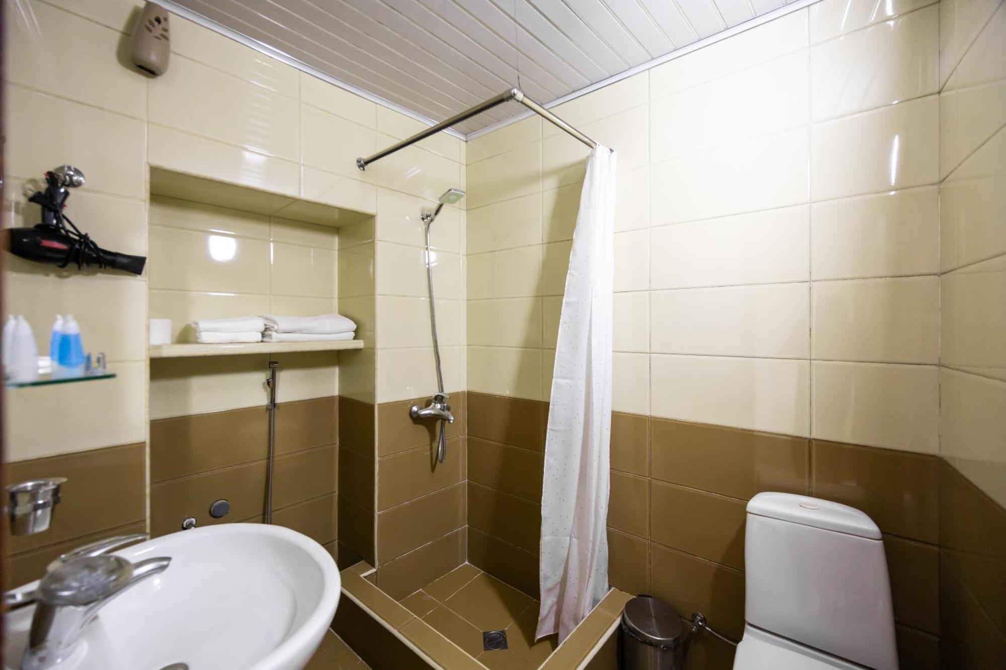Rustaveli Two Bedroom Apartment With 5 Star Location 第比利斯 外观 照片