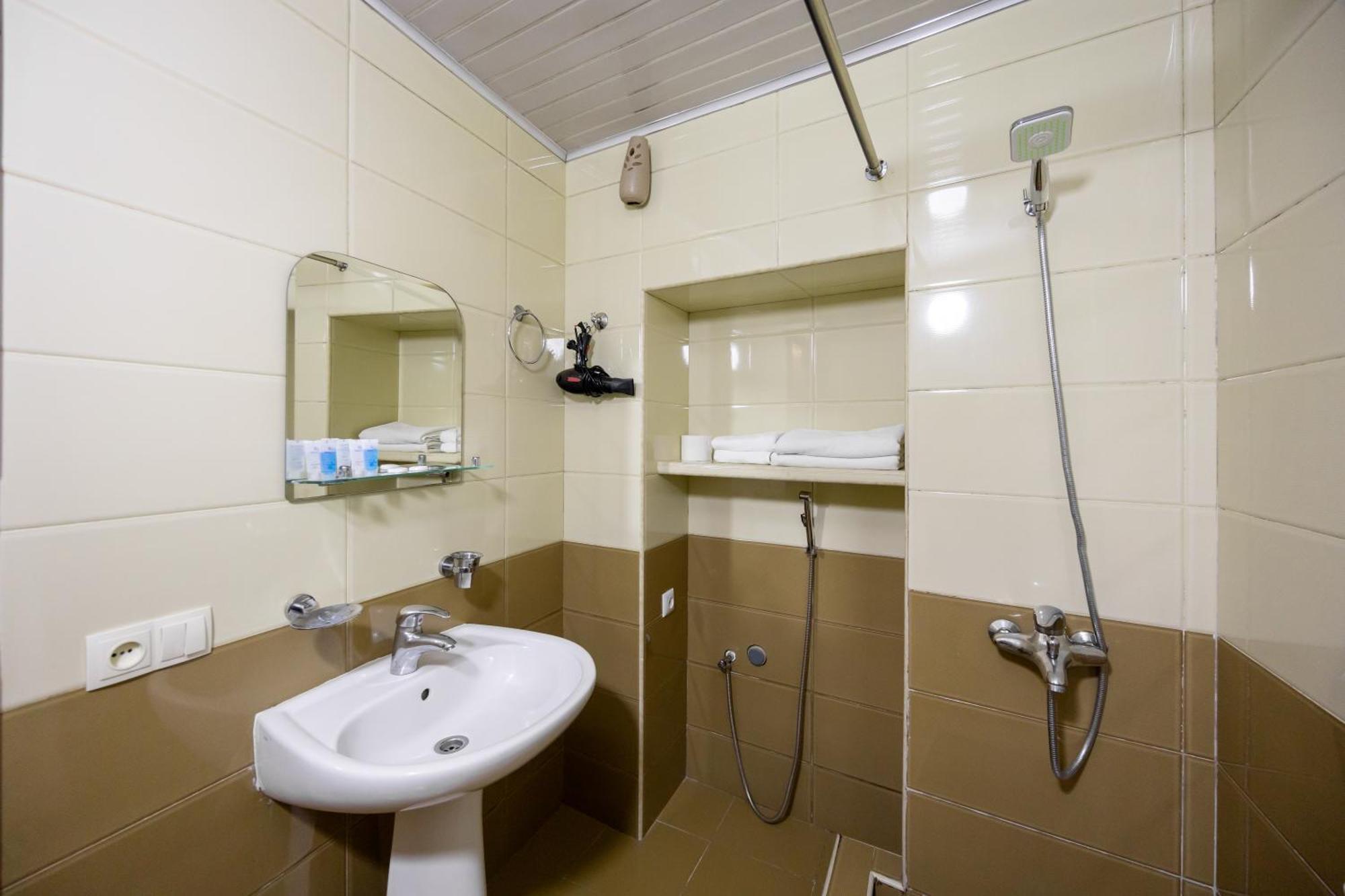 Rustaveli Two Bedroom Apartment With 5 Star Location 第比利斯 外观 照片