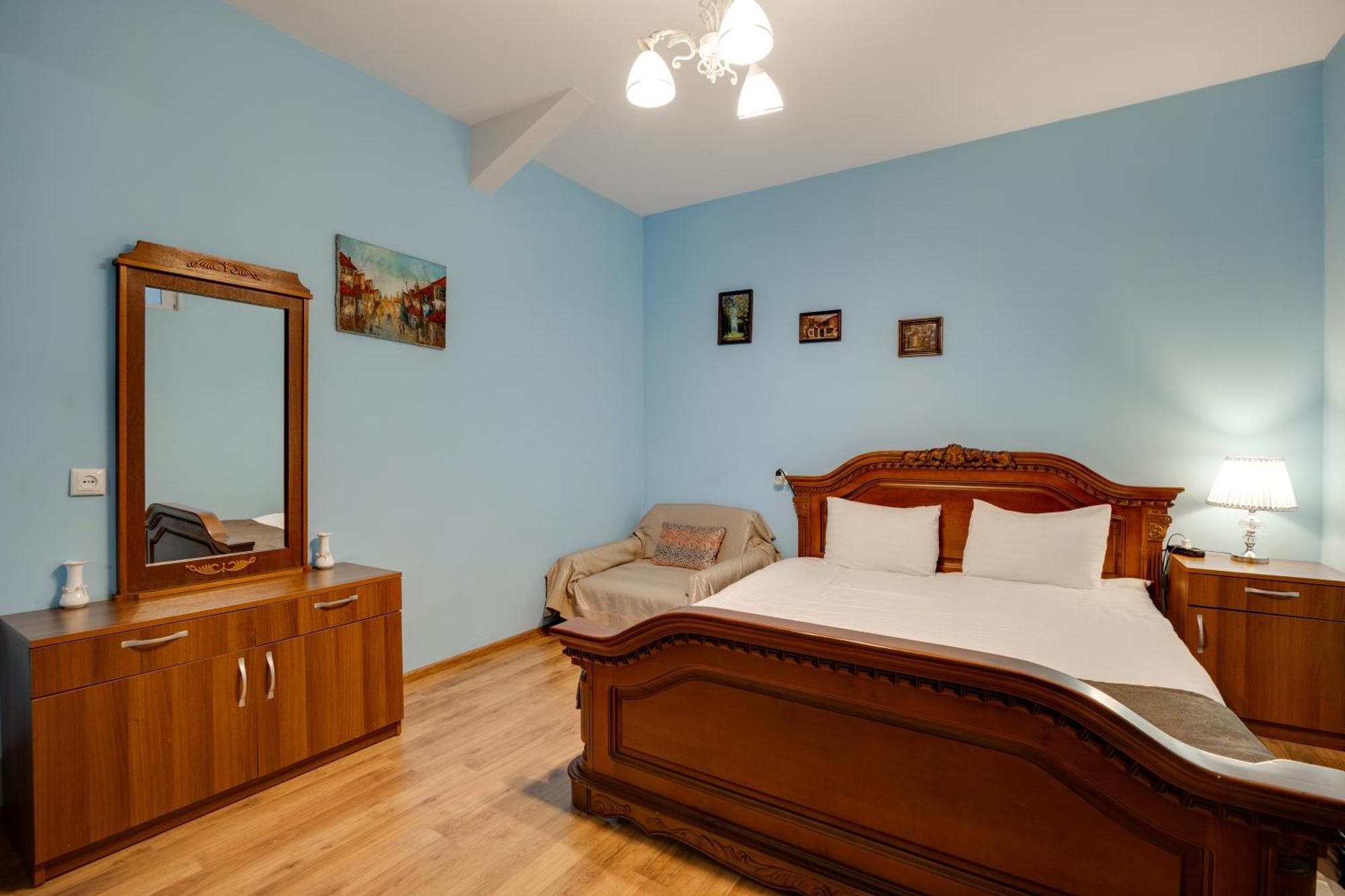 Rustaveli Two Bedroom Apartment With 5 Star Location 第比利斯 外观 照片