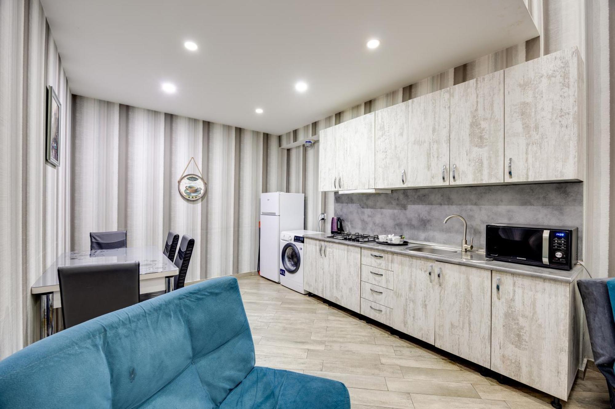 Rustaveli Two Bedroom Apartment With 5 Star Location 第比利斯 外观 照片