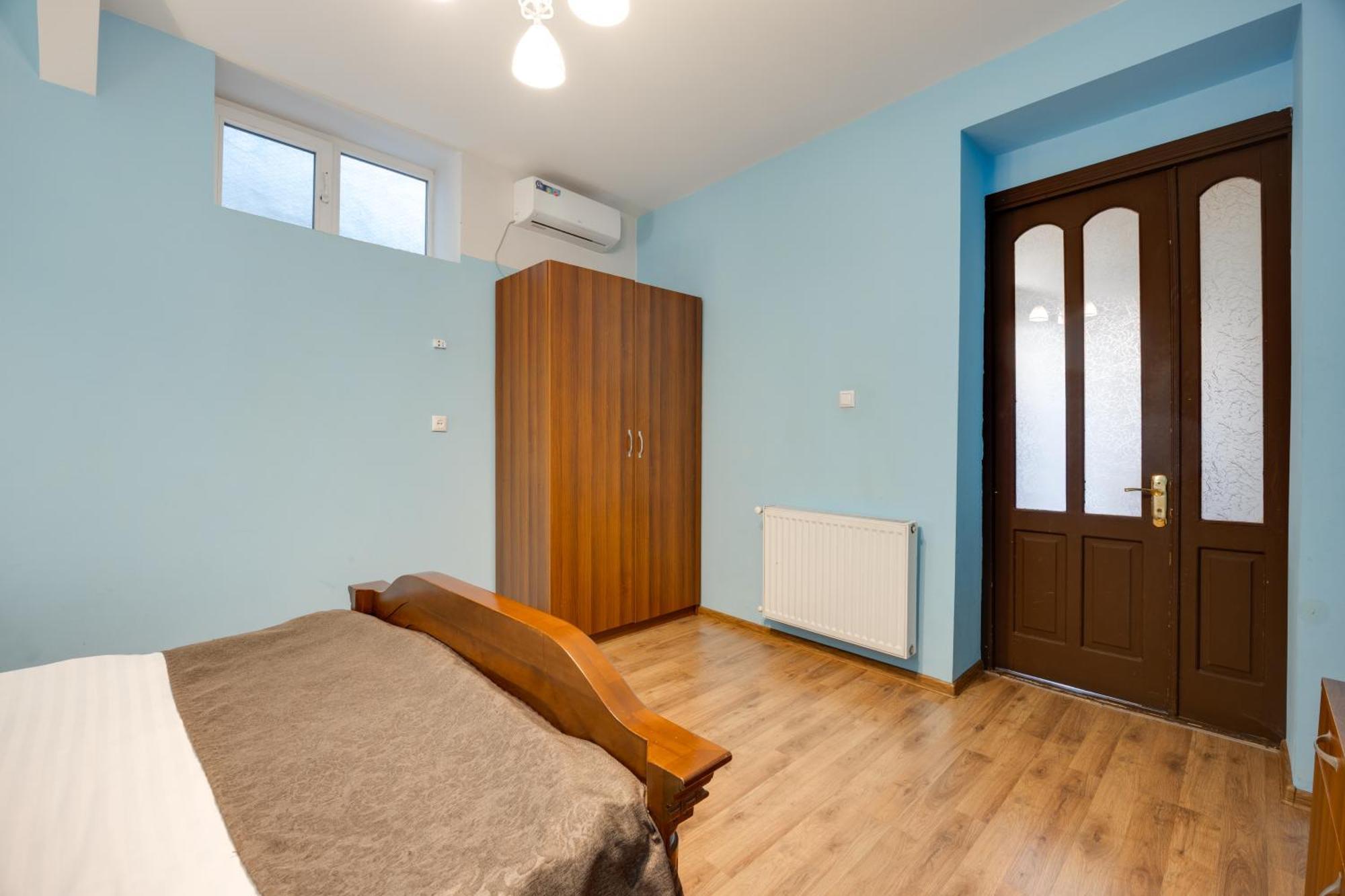 Rustaveli Two Bedroom Apartment With 5 Star Location 第比利斯 外观 照片